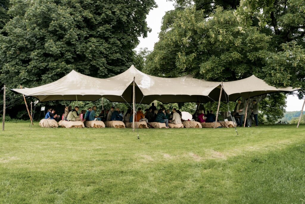 Glamping Ceremony (www.treasureboxphotos.co.uk)