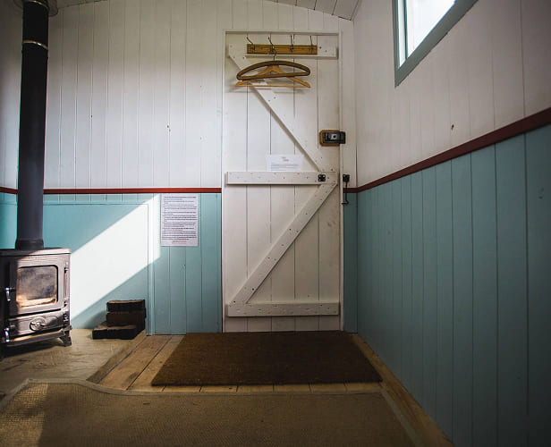 apple shepard's hut interior door