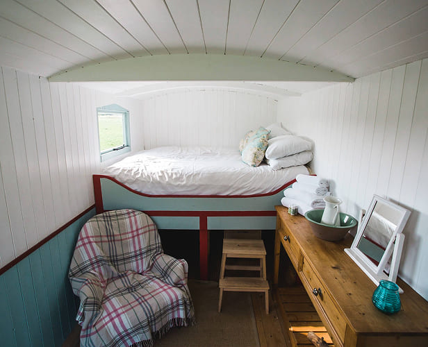 apple shepard's hut interior