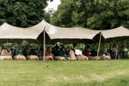 Glamping Ceremony (www.treasureboxphotos.co.uk)